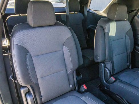 Used 2022 Chevrolet Traverse LT image 17