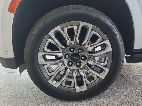 Certified 2024 GMC Yukon Denali Ultimate w/ LPO, Floor Liner Package AWD/4WD image 33