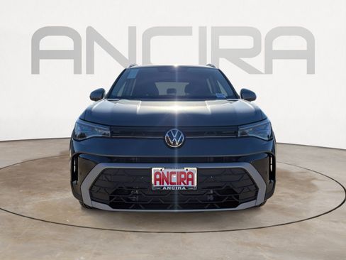 New 2026 Volkswagen Taos SE FWD image 3
