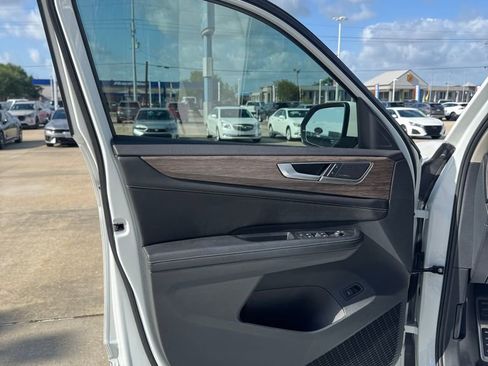 Used 2024 Volkswagen Atlas SEL Premium R-Line AWD/4WD image 8