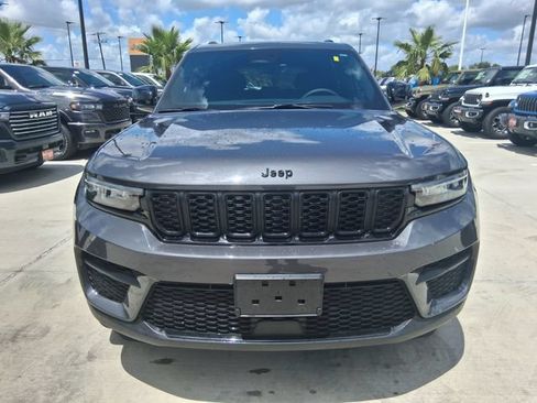Used 2025 Jeep Grand Cherokee Altitude RWD image 2