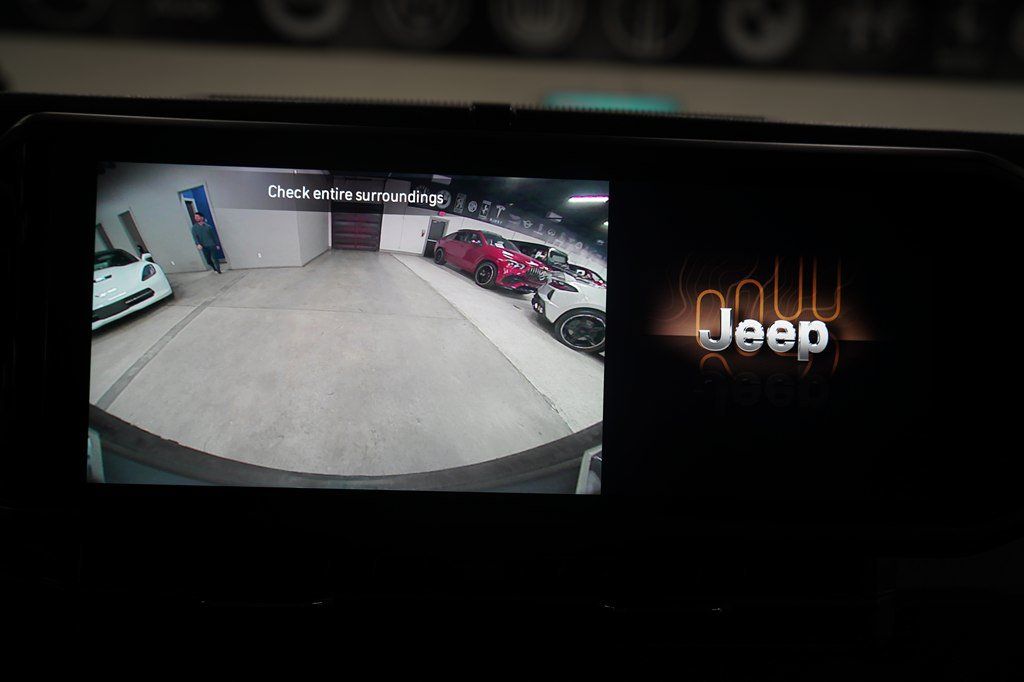 Used 2024 Jeep Wrangler Unlimited w/ Convenience Group AWD/4WD image 16