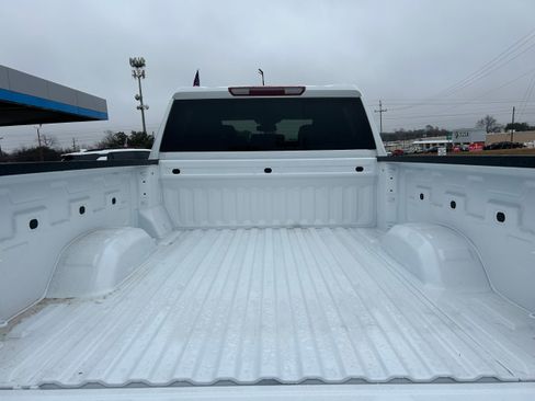 Used 2026 Chevrolet Silverado 2500 Custom w/ Custom Value Package image 11