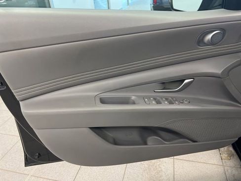 Used 2021 Hyundai Elantra SEL w/ Convenience Package image 16