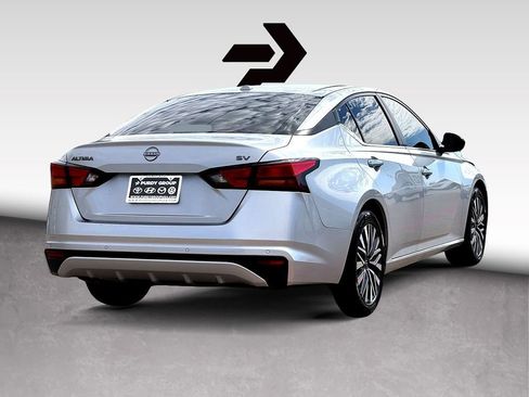 Used 2024 Nissan Altima 2.5 SV image 8