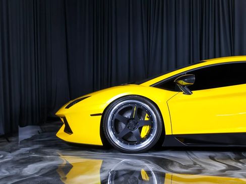 Used 2013 Lamborghini Aventador LP 700-4 image 3