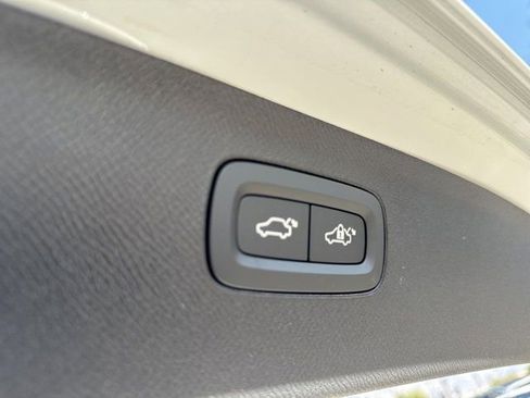 New 2025 Volvo XC90 T8 Plus w/ Protection Package Premier image 9