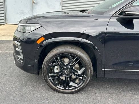 Certified 2025 Volkswagen Tiguan SE R-Line AWD/4WD image 7