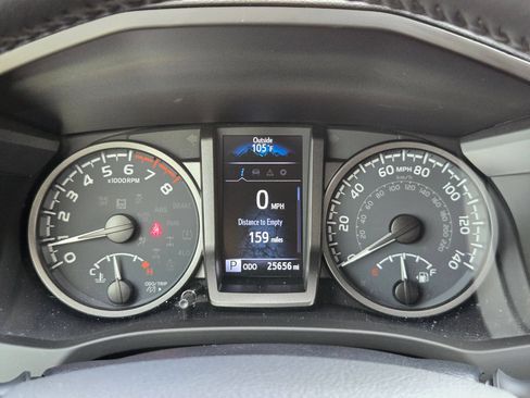 Used 2021 Toyota Tacoma TRD Off-Road w/ Technology Package AWD/4WD image 19