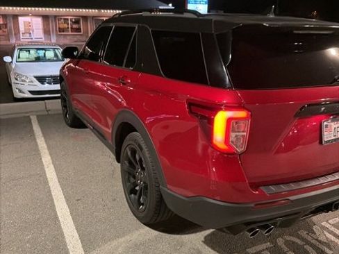 Used 2020 Ford Explorer ST w/ ST Street Pack image 4