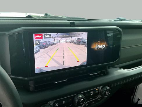 Used 2025 Jeep Gladiator Mojave AWD/4WD image 26