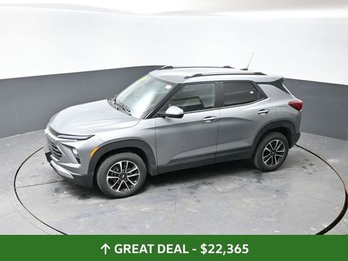 Used 2025 Chevrolet TrailBlazer LT w/ Driver Confidence Package image 20