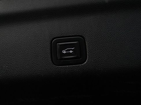 Used 2021 GMC Yukon XL SLT w/ SLT Luxury Plus Package image 16