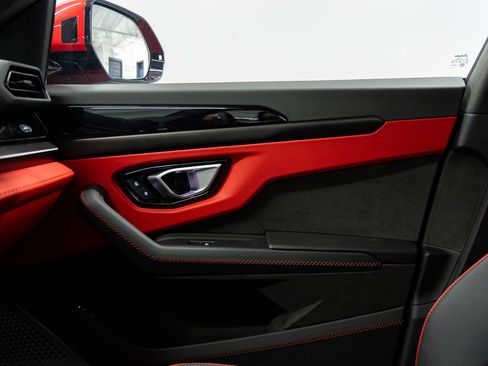 New 2026 Lamborghini Urus SE image 39