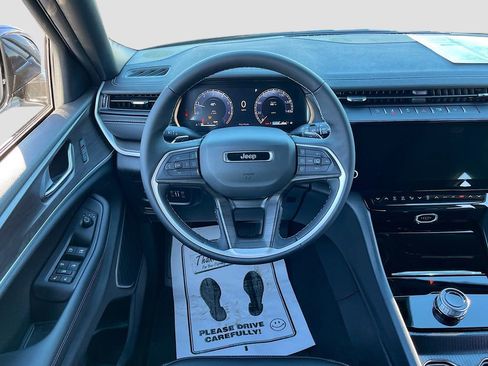 New 2026 Jeep Grand Cherokee Limited w/ Luxury Tech Group II RWD image 19