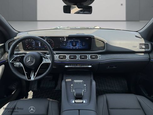 Used 2025 Mercedes-Benz GLS 450 4MATIC image 7