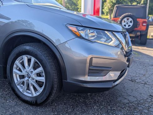 Used 2018 Nissan Rogue SV w/ Sun & Sound Touring Package AWD/4WD image 12
