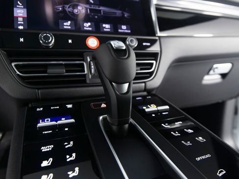 Certified 2026 Porsche Macan S AWD/4WD image 28