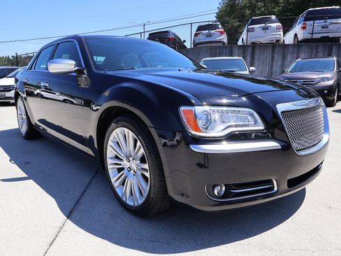 Used 2012 Chrysler 300 C Luxury Series RWD image 9
