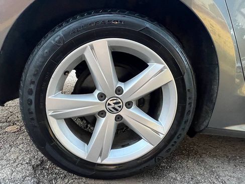 Used 2013 Volkswagen Passat 2.5 SE FWD image 29