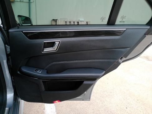 Used 2014 Mercedes-Benz E 250 BlueTEC Sedan image 25