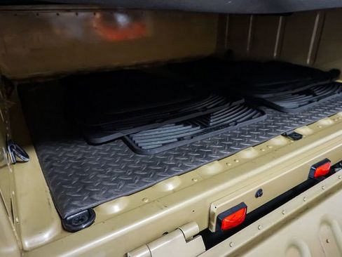 Used 2004 HUMMER H1 4-Door Open Top image 39