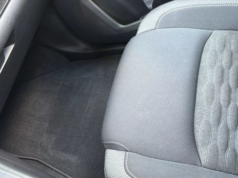 Used 2022 Nissan Pathfinder S FWD image 19