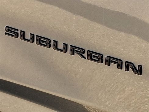 Used 2024 Chevrolet Suburban Z71 w/ Luxury Package image 30