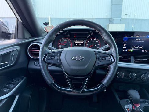 Used 2024 Chevrolet Trax RS FWD image 10