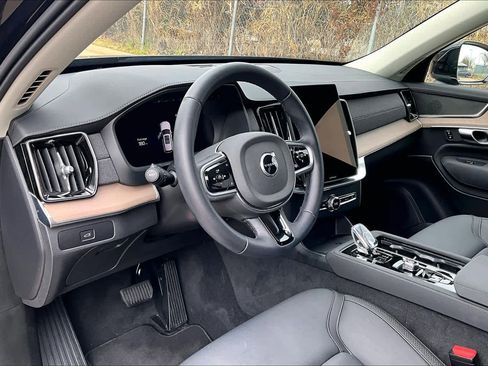 Used 2025 Volvo XC90 B6 Plus AWD/4WD image 17