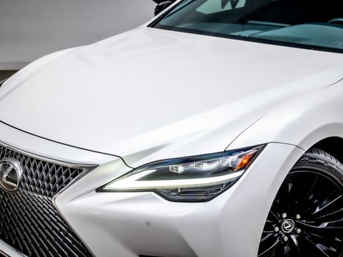 Used 2021 Lexus LS 500 w/ Accessory Package (Z2) image 18