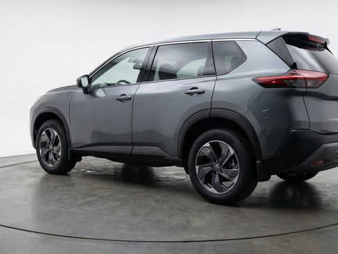 Used 2025 Nissan Rogue SV image 6