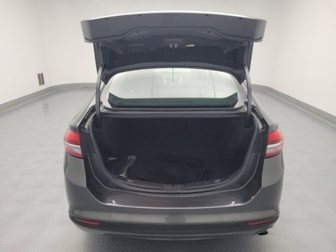 Used 2017 Ford Fusion SE FWD image 29