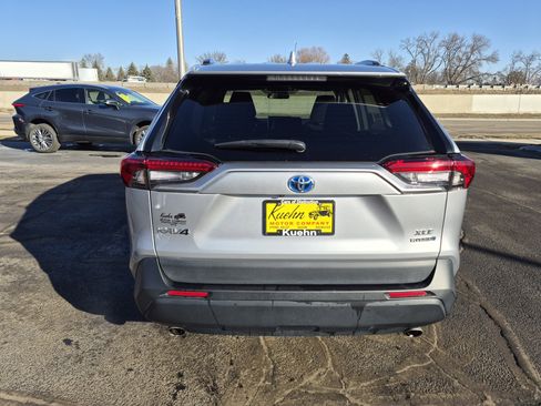 Used 2023 Toyota RAV4 XLE w/ Convenience Package image 7