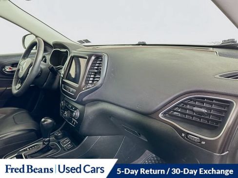 Used 2022 Jeep Cherokee Trailhawk w/ Premium Leather Package AWD/4WD image 35
