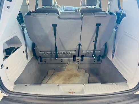 Used 2014 Volkswagen Routan SE FWD image 8