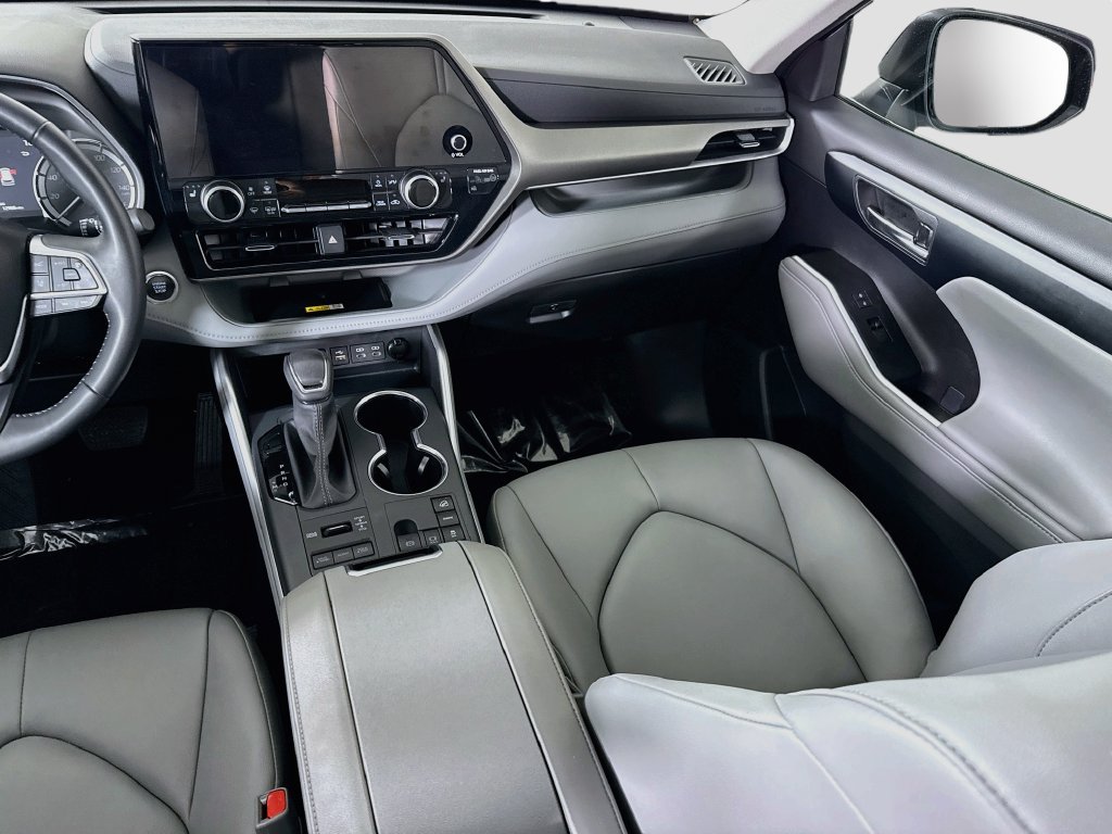 Used 2025 Toyota Highlander XLE AWD/4WD image 27
