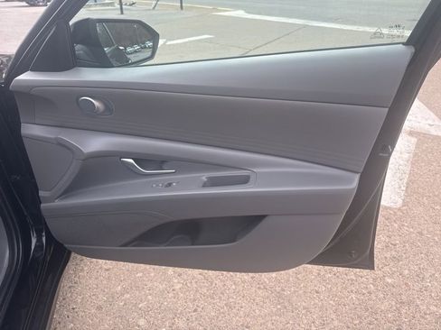 Used 2023 Hyundai Elantra SEL image 15