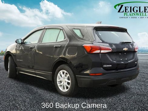 Used 2023 Chevrolet Equinox LS image 2