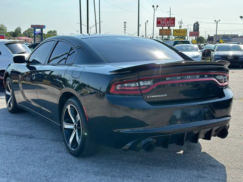 Used 2017 Dodge Charger SE RWD image 8