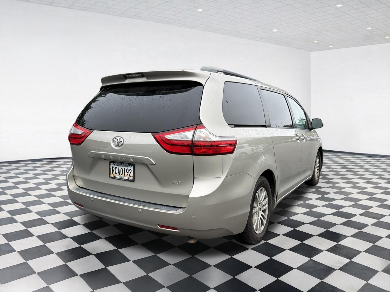 Used 2016 Toyota Sienna XLE Premium FWD image 4