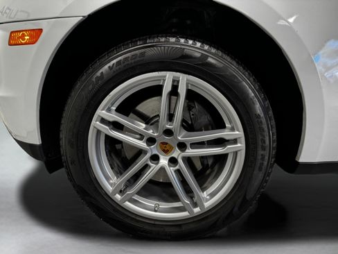 Used 2018 Porsche Macan Sport Edition image 46