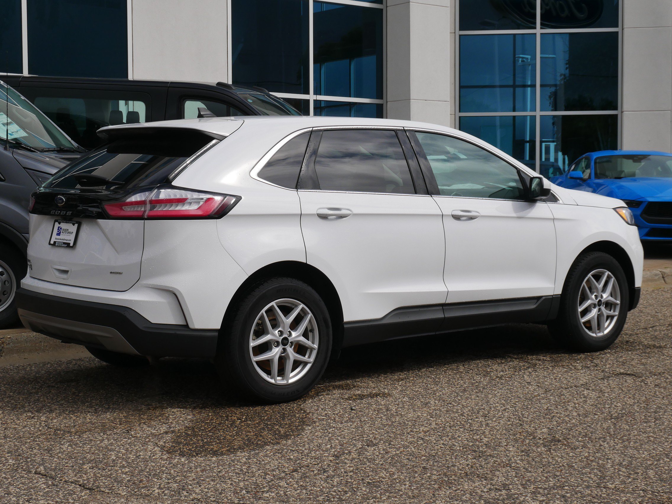 Used 2024 Ford Edge SEL AWD/4WD image 3