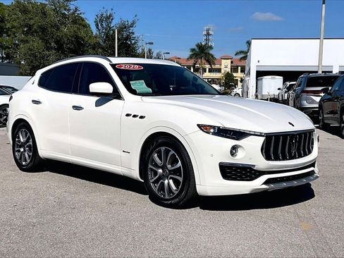 Used 2020 Maserati Levante GranLusso image 2