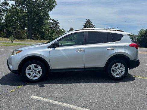 Used 2013 Toyota RAV4 LE AWD/4WD image 6