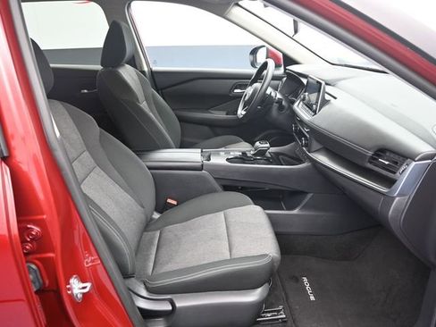 Used 2024 Nissan Rogue SV FWD image 10