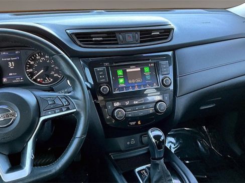 Used 2018 Nissan Rogue SV w/ Premium Package image 9