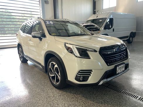 Used 2024 Subaru Forester Touring AWD/4WD image 1