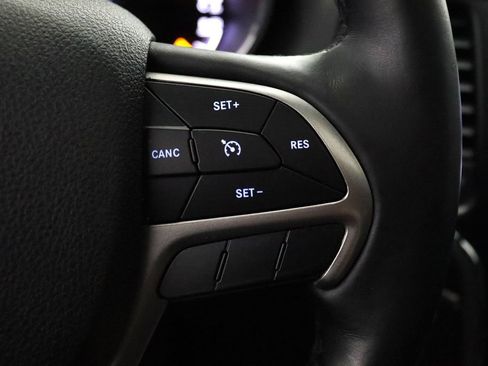 Used 2018 Jeep Grand Cherokee Limited AWD/4WD image 18