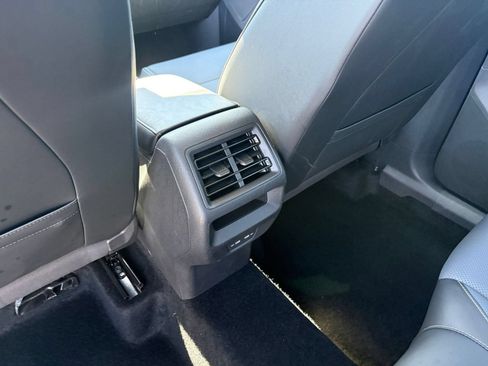 Used 2026 Volkswagen Tiguan SE FWD image 24